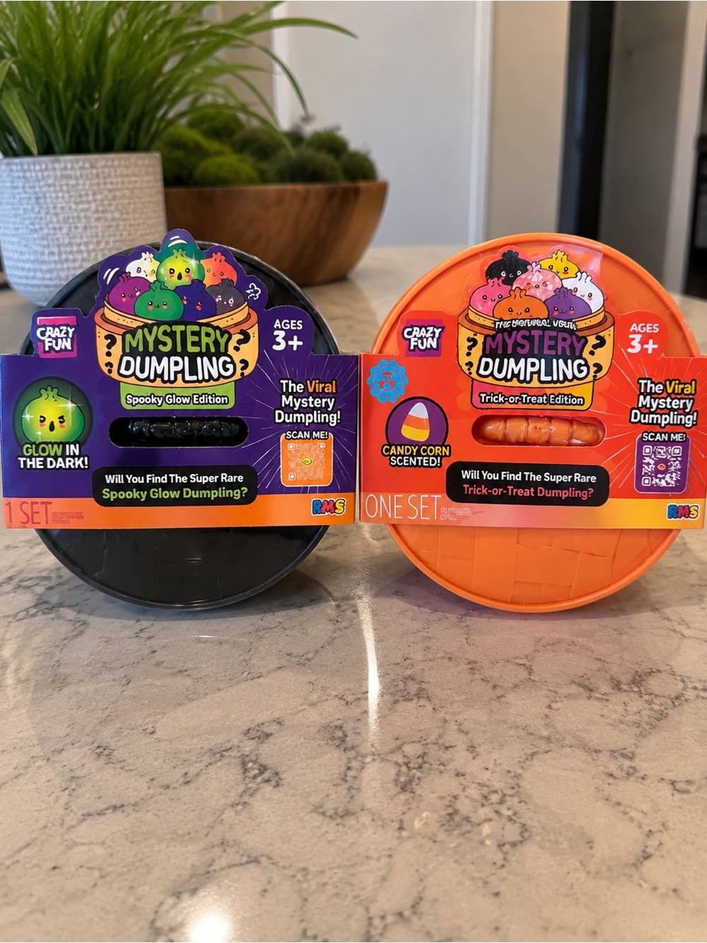 Mystery Dumpling Kids Toy Set - Spooky Glow & Trick-or-Treat